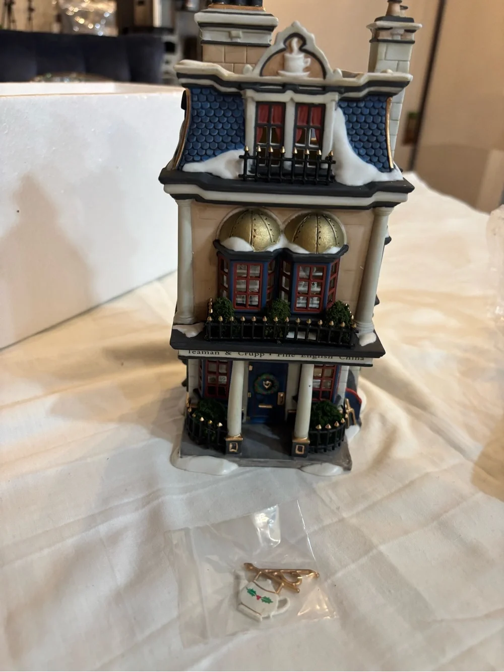 Dept. 56 Dickens Village 1998 Teaman & Crupp China Shop #58314